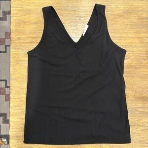 Carly Jean Los Angeles favorite ribbed v-neck tank in black, size L